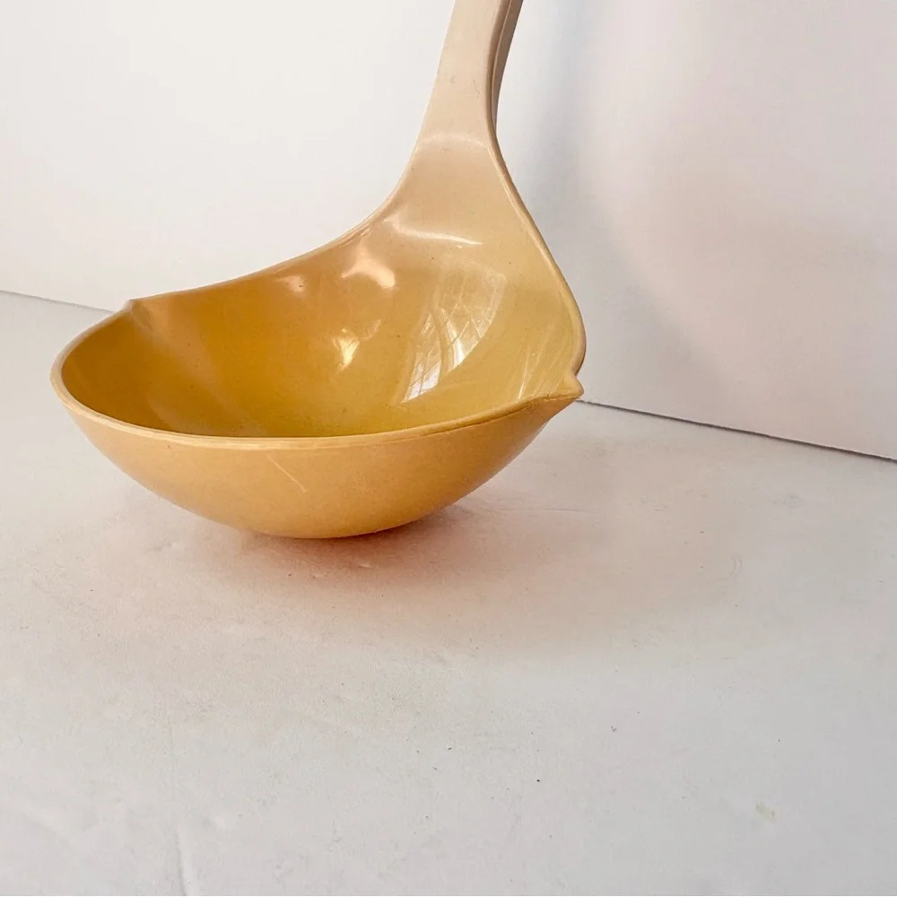 Vintage Ekco Almond Nylon Soup Ladle